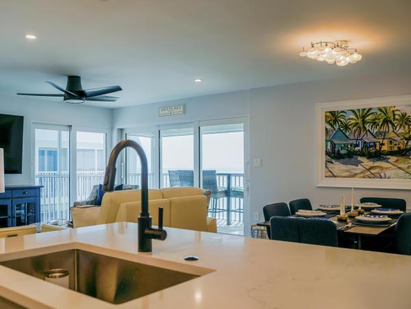 Beautiful 7th Floor Penthouse Condo with Gulf Front View